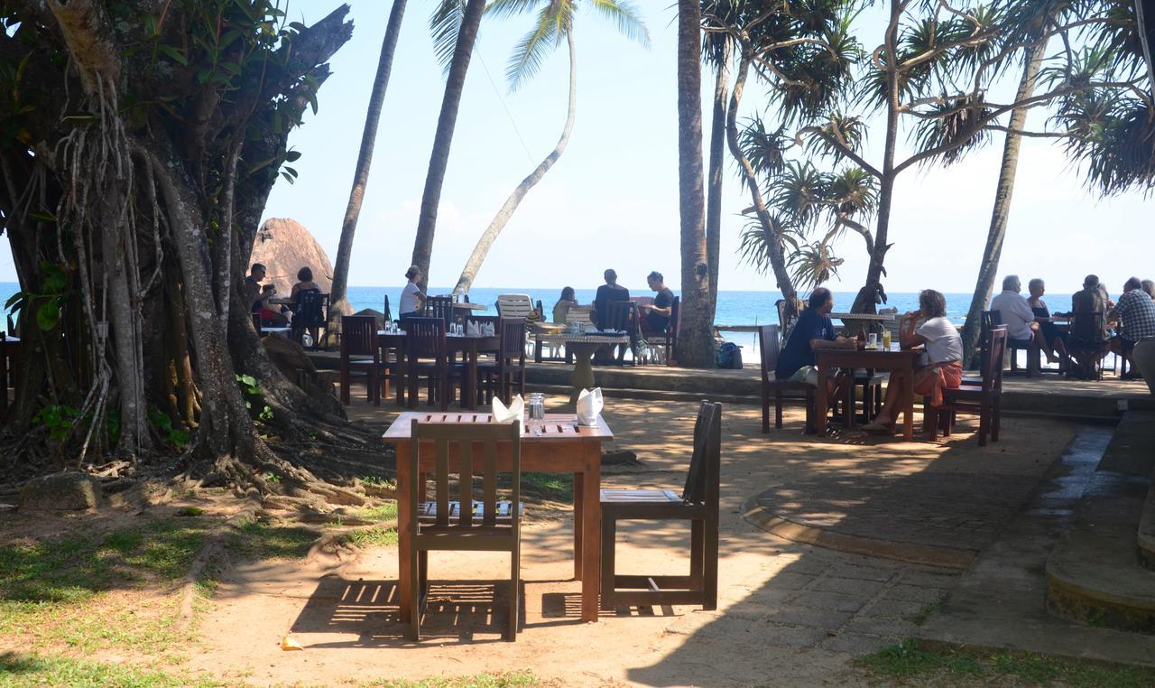 Sri Gemunu Beach Resort Унаватуна Екстер'єр фото