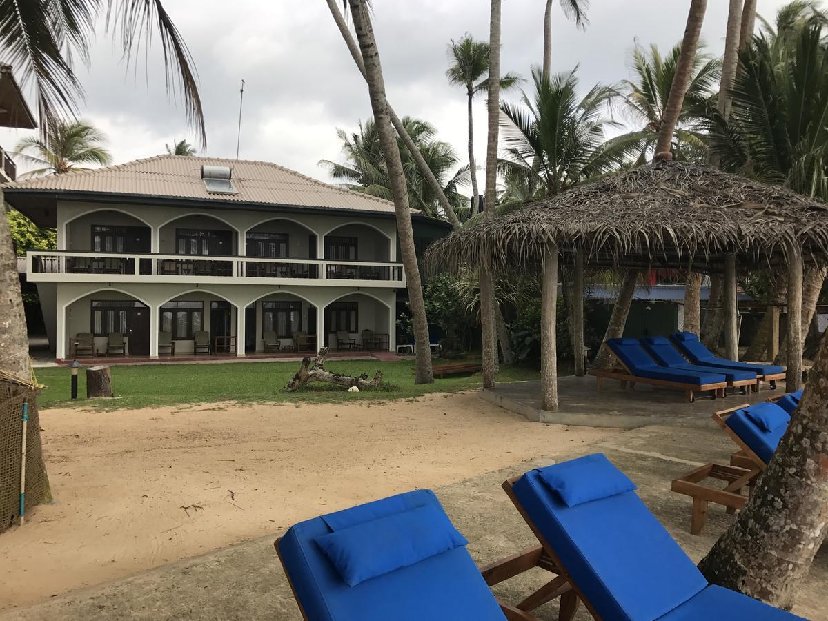 Sri Gemunu Beach Resort Унаватуна Екстер'єр фото